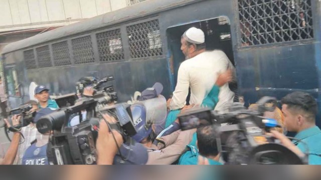 সচিবালয় ভাতা দাবি: জিও জারির প্রতিশ্রুতি ভঙ্গের পর আন্দোলনকারী ৪ কর্মচারীকে পুলিশি হেফাজতে নেওয়া হলো পূর্ণাঙ্গ প্রতিবেদন সচিবালয় ভাতার দাবিতে আন্দোলন: প্রতিশ্রুত জিও জারির আগেই পুলিশি হেফাজতে ৪ কর্মচারী